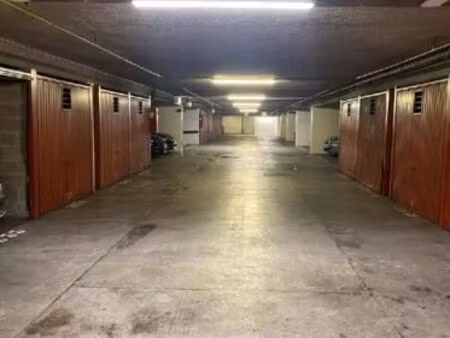 garage/box 12 m² paris