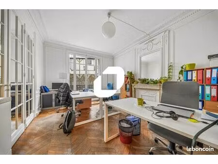 bureau 137 m²