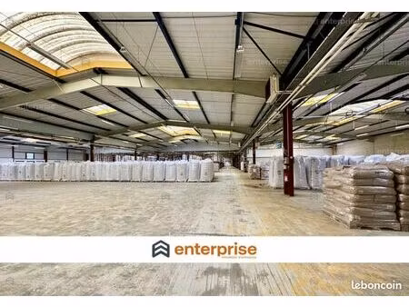 local logistique 7 400 m²