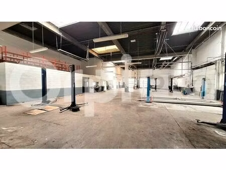 local d'activité 855 m²