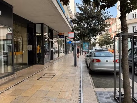 à céder – pas de porte local commercial – vichy centre