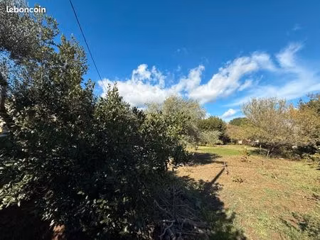 terrain 502 m² la crau