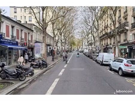 commerce habillement/textile 48 m²