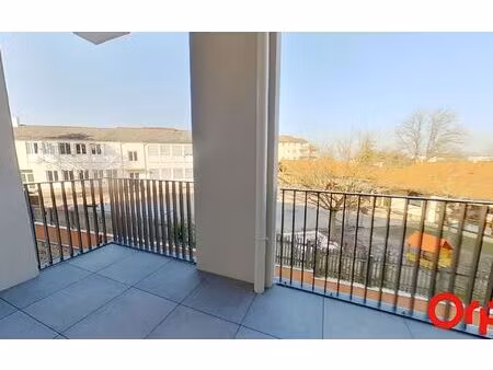 location appartement  42.66 m² t-2 à la tour-de-salvagny  671 €