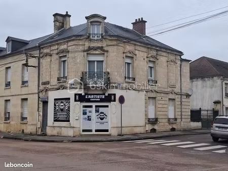 immeuble 10 pièces 134 m²