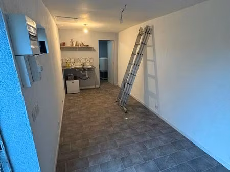 terrain viabilisé avec dépendance aménagée