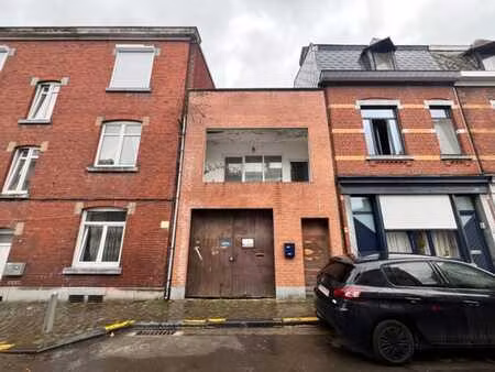 maison avec grand entrepôt