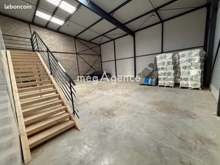 bureaux  local commercial  entrepôt sens
