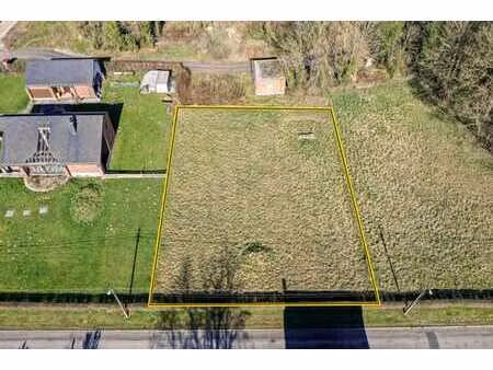 terrain plat de 1217m²  de 30m de large  + permis à faimes