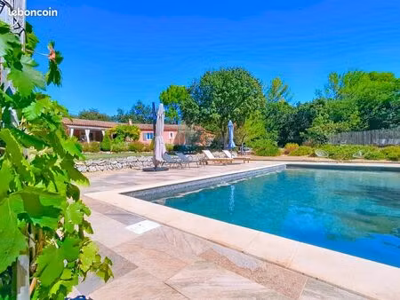 correns – maison provençale de plain-pied avec maisonnette indépendante  piscine et terrai