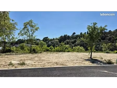 terrain 688 m² bourg saint andeol