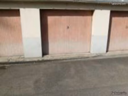 box / garage / local stockage / parquing à louer