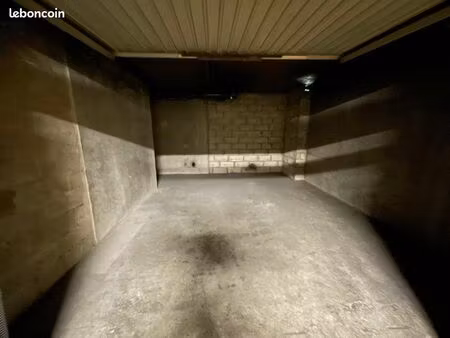 grand box 25m² rare – sécurisé – idéal investisseur – rueil-malmaison