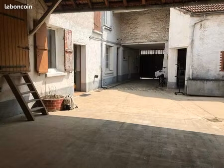 maison de ville  parkings couverts  dependance