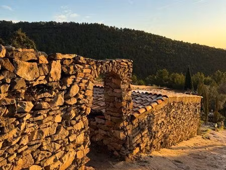 bergeries en pierre – 1 7 ha – vue mer – solliès-ville