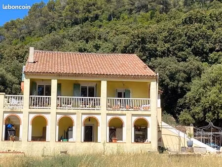 en exclusivité : propriété d'env.390m2 composée de plusieurs appartements sur 7000 m2 gros