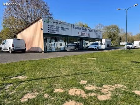 a louer locaux commerciaux avec terrain d'exposition 2580 m²