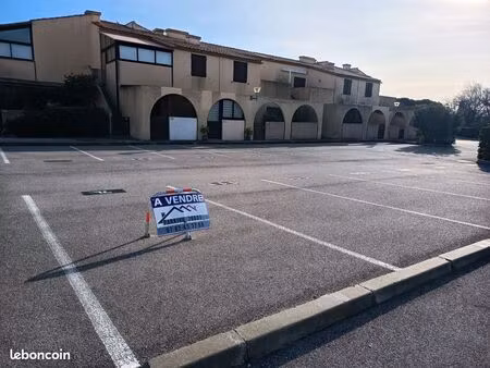 place de parking sécurisé port leucate