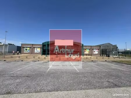 local commercial 5786 m² troyes