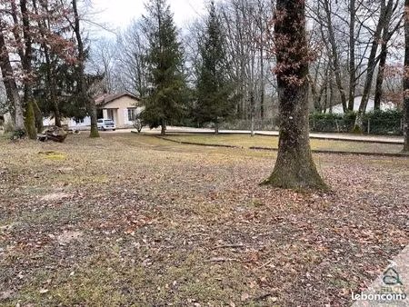 terrain 1800 m² claix