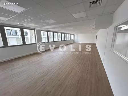 bureaux 610 m²