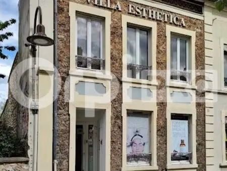 local commercial 101 m²