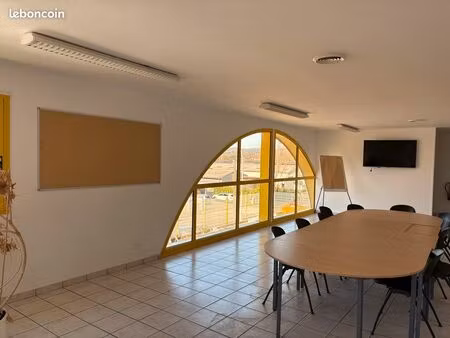 à louer – bureaux/ salle de réunion/ espace professionnel avec entrée indépendante