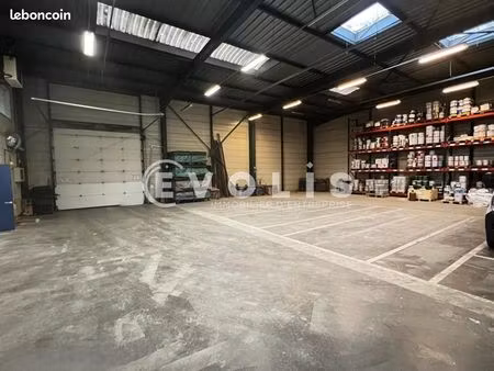 local d'activité 750 m²