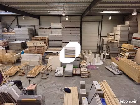 local d'activité 1 330 m²