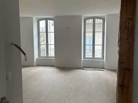 à louer t 3 entièrement rénové centre ville