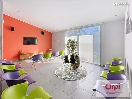 commerce santé 159 m²