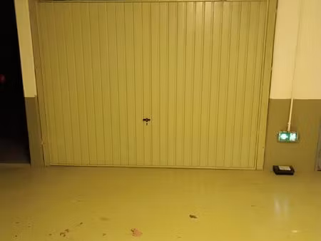 box fermé proche de la gare de clamart