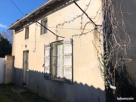 maison à rénover entièrement – fort potentiel – centre de burie