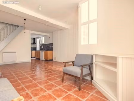 maison de ville plein centre marennes 17320 avec terrasse et garage