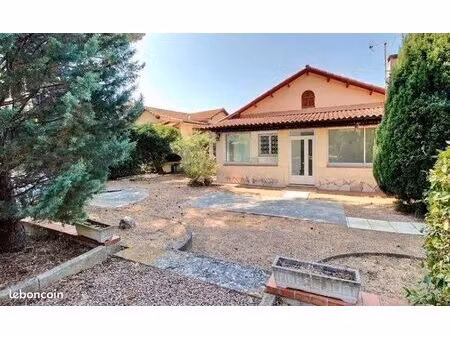 villa 4 pièces 130 m²