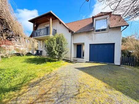 ensemble immobilier avec revenu locatif – local loué 950 + appartement libre