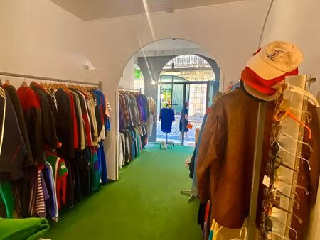 stock friperie commerce centre boucle