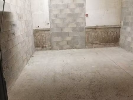 parking/box 28 m² ornans