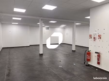 local industriel 266 m²