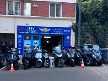 garage de scooter moto à saisir