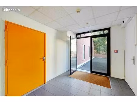 local d'activité 303 m²