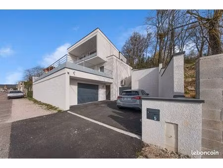 propriété 5 pièces 153 m²