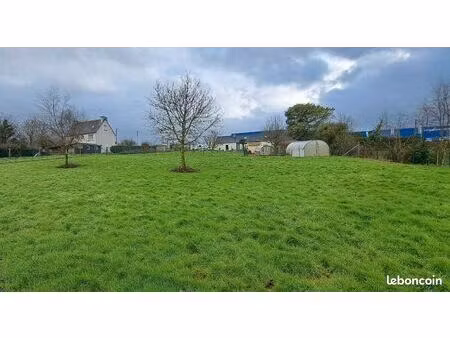terrain 1 070 m² coetmieux