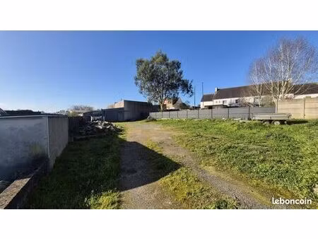 terrain 714 m² landivisiau