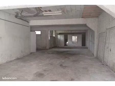 parking 80 m² l isle jourdain