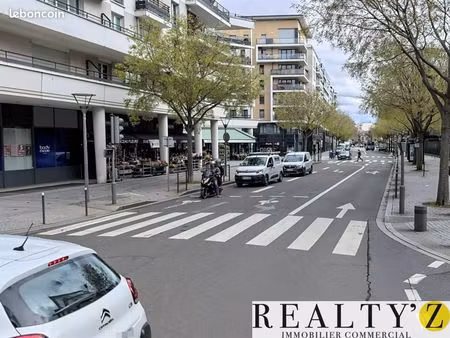 local commercial 144 m²