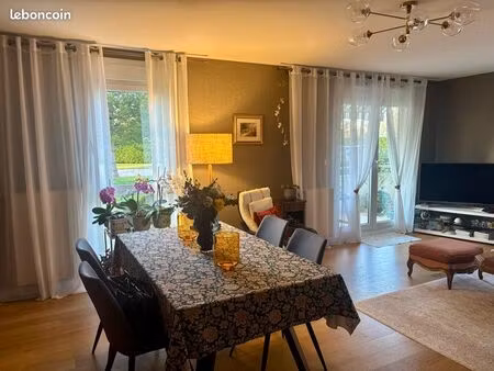 appartement lumineux 85 m² – 2 balcons – grand garage fermé – talant (quartier des cerisie