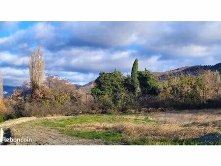 terrain 784 m² la touche