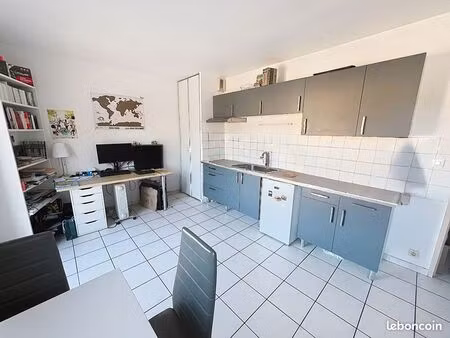 studio 1 pièce 28 m²