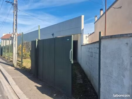 local  entrepôt 60m2 sécurisé